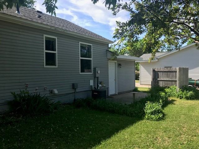 215 Elm St S - Photo 3 of 16