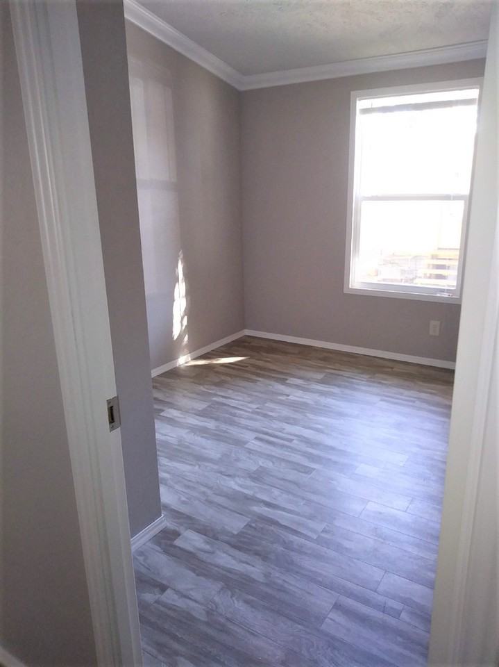 Corsicana MHC - Photo 2 of 6