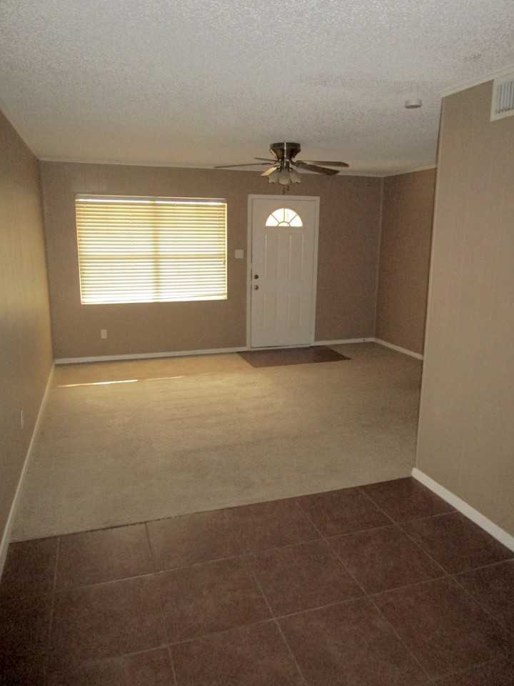 1718 Emerald St - Photo 2 of 11