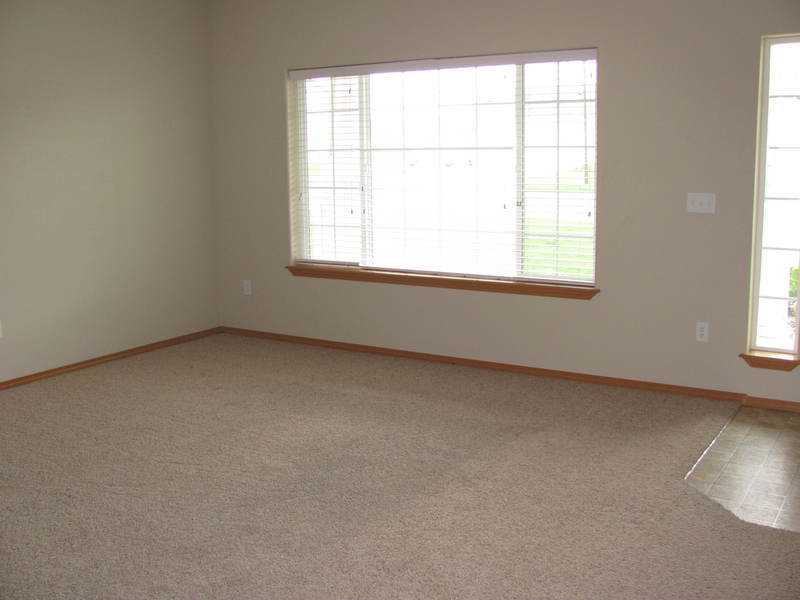 825 N Foxridge - Photo 2 of 14