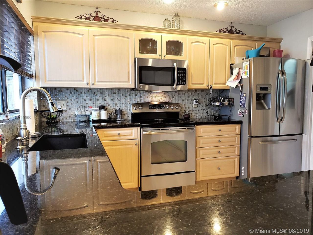 8659 Southwest 49th Street - Photo 3 of 9