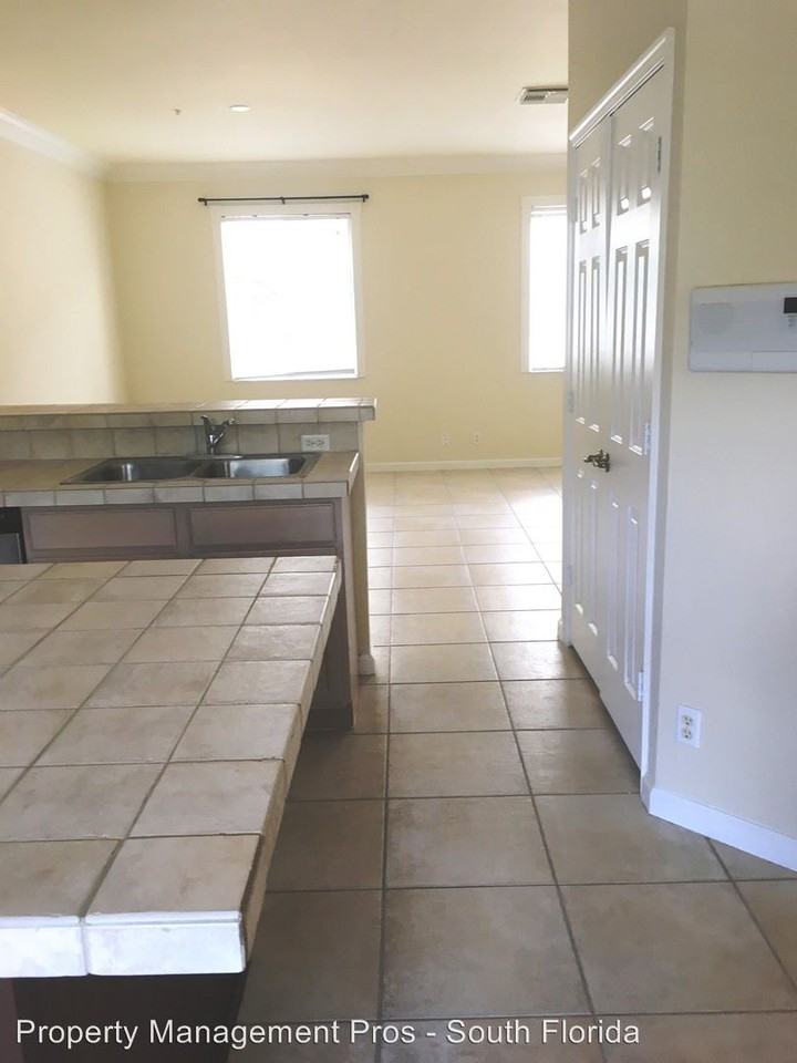 2865 S. Oasis Drive - Photo 3 of 50