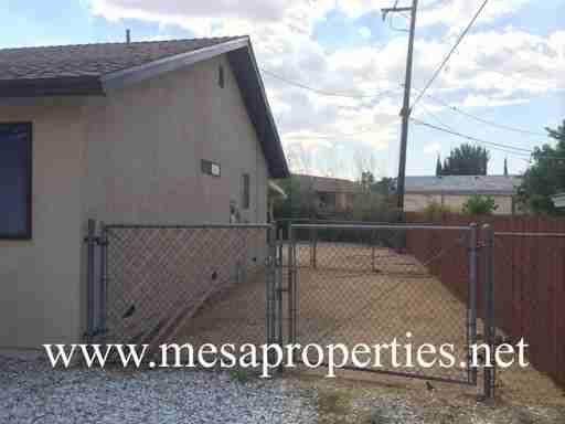 14216 Brentwood Dr - Photo 3 of 23