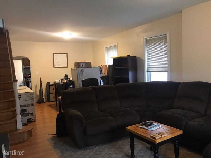 372 Ripka St - Photo 2 of 12