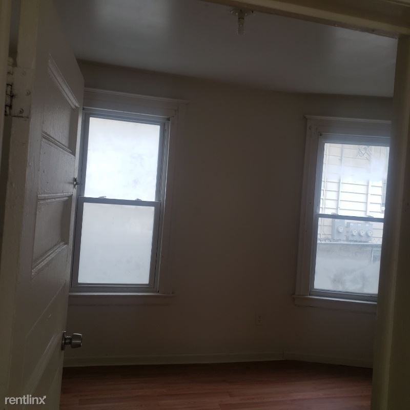 303 Willow St 1 - Photo 2 of 7