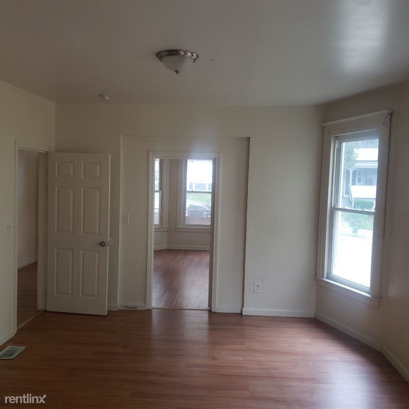 303 Willow St 1 - Photo 3 of 7