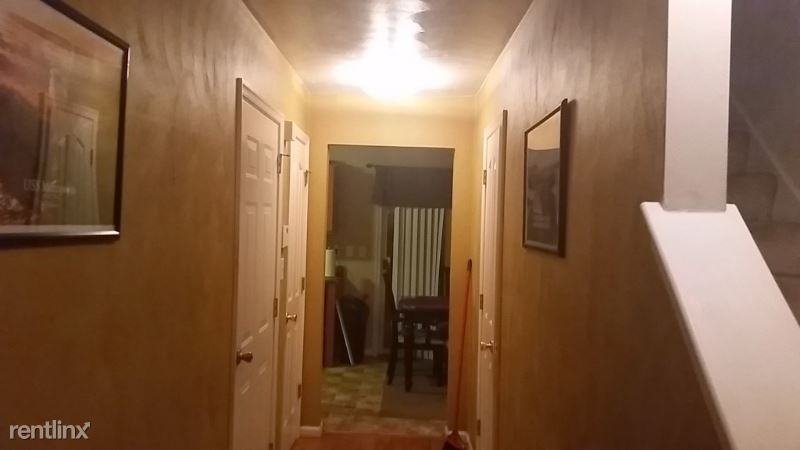 403 Judges Ct - Photo 2 of 10