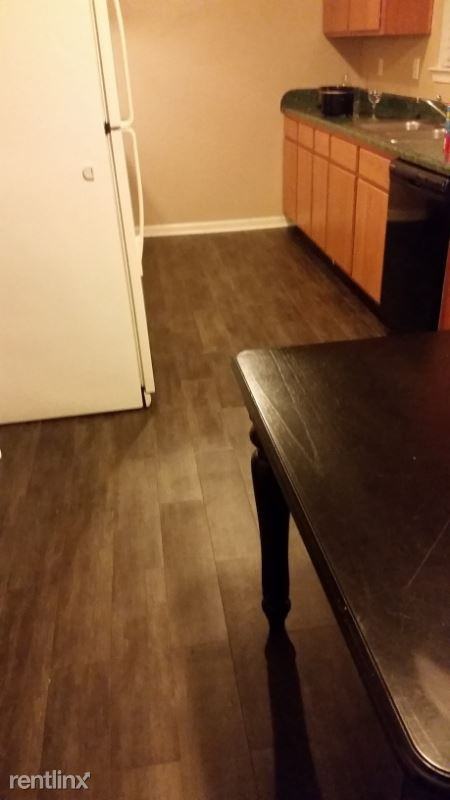 403 Judges Ct - Photo 3 of 10