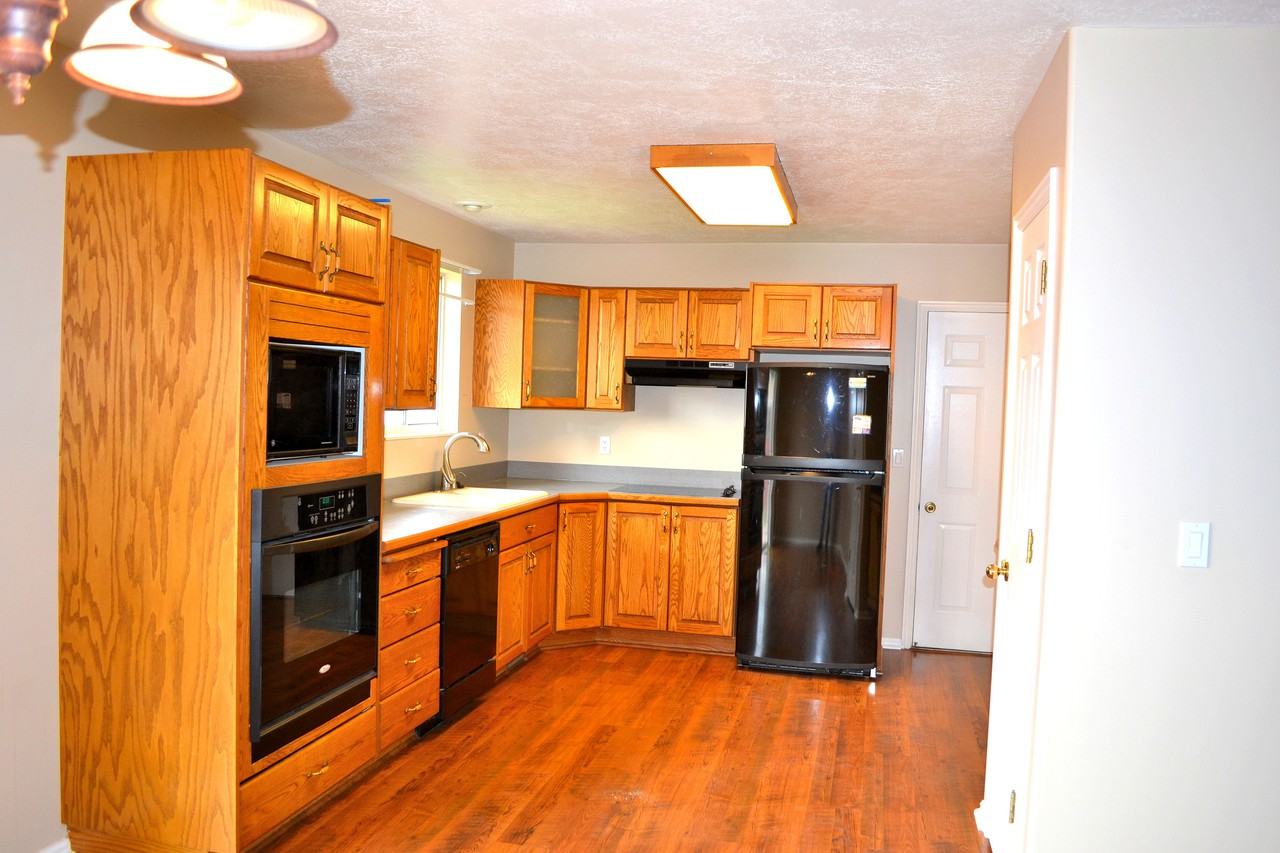 717 W 1000 N - Photo 2 of 8