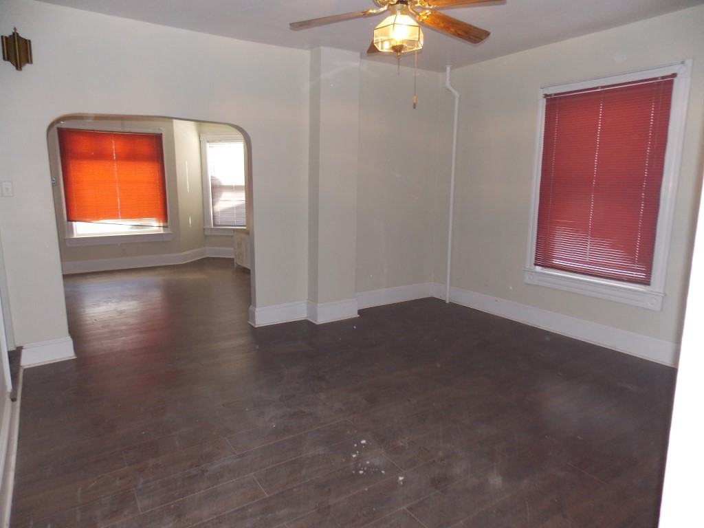 908 Wyoming Ave - Photo 3 of 8