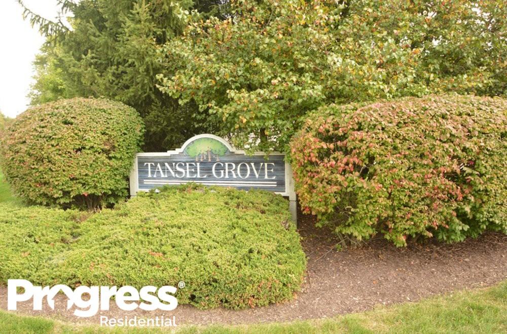 2240 Tansel Grove Ln - Photo 2 of 25