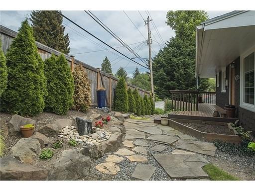 2205 NE 75th St - Photo 2 of 25