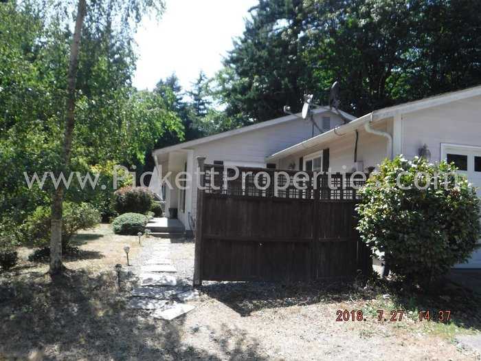 2709 Northeast Strand Road - Photo 2 of 9