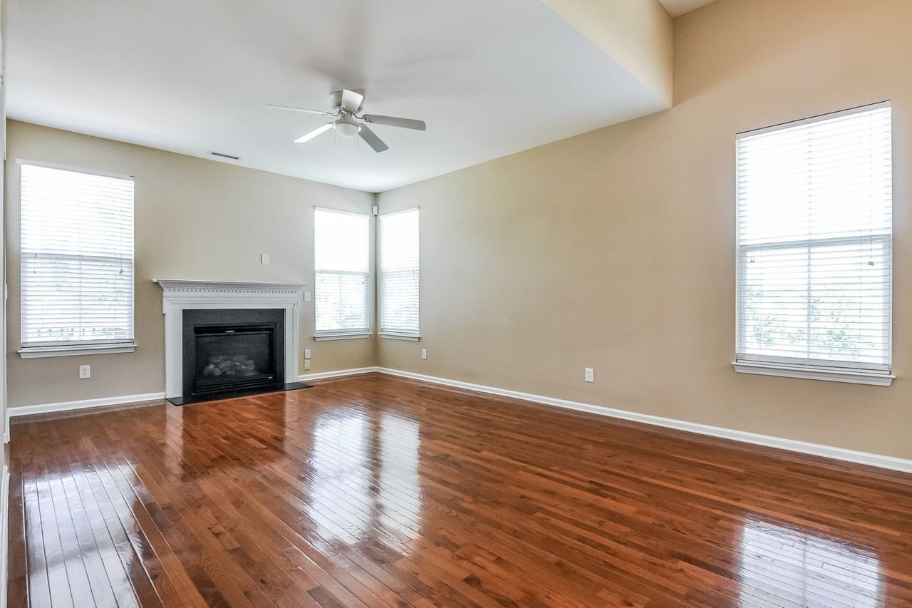 1912 Pear Tree Ln - Photo 3 of 17