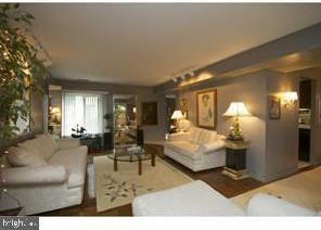 1750 Oakwood Terrace Unit 10b - Photo 2 of 19