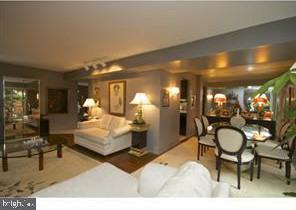 1750 Oakwood Terrace Unit 10b - Photo 3 of 19