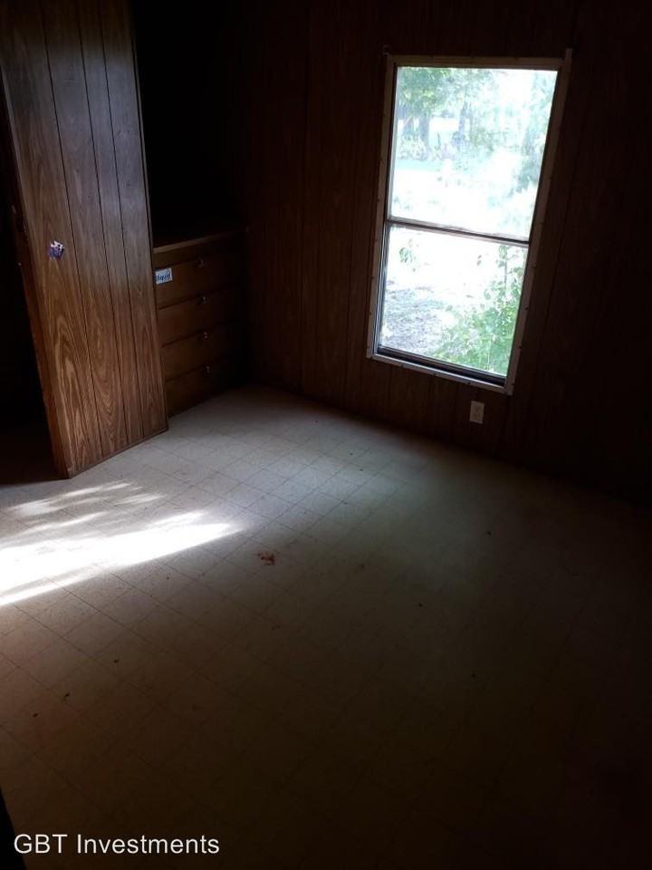 401 S Woodson - Photo 2 of 3