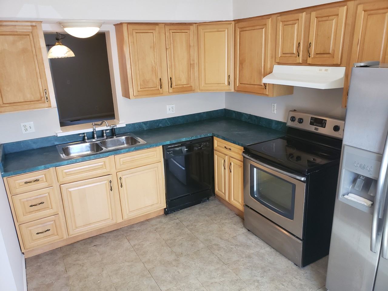 4 County Seat - Photo 2 of 18