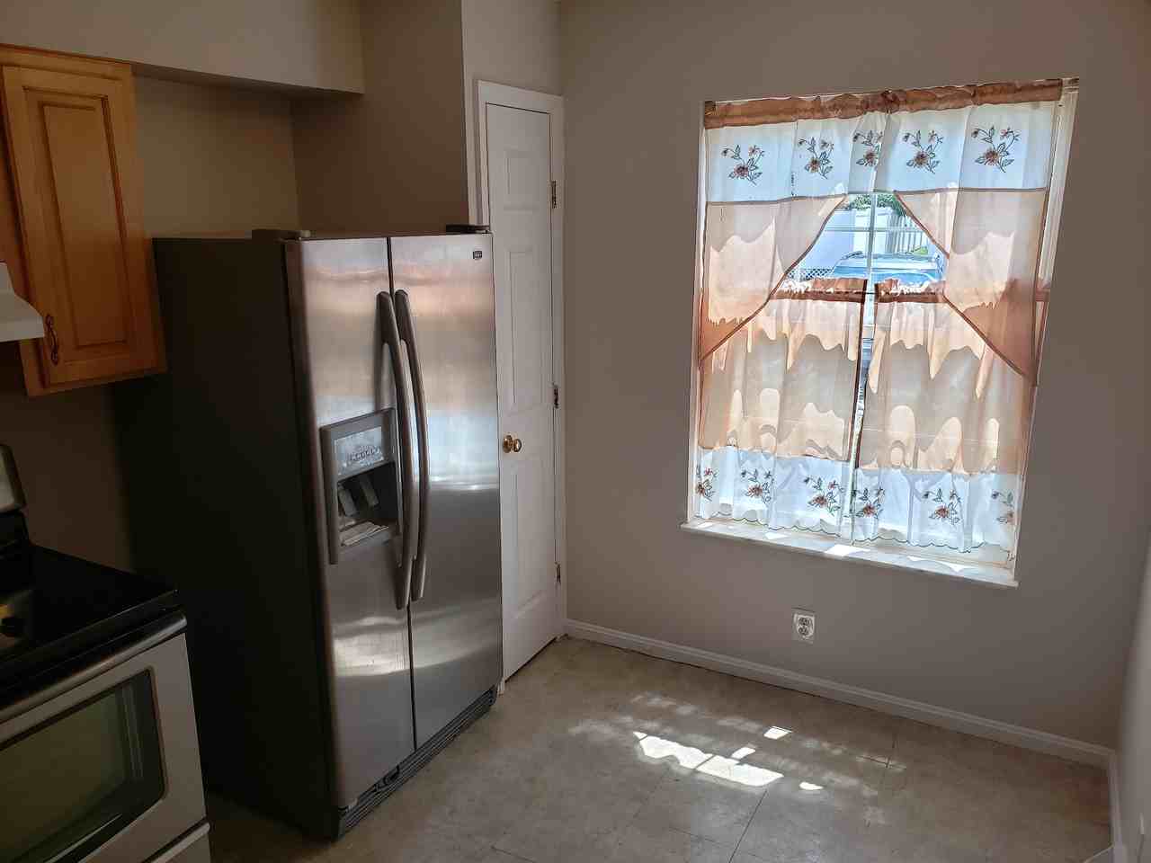 4 County Seat - Photo 3 of 18