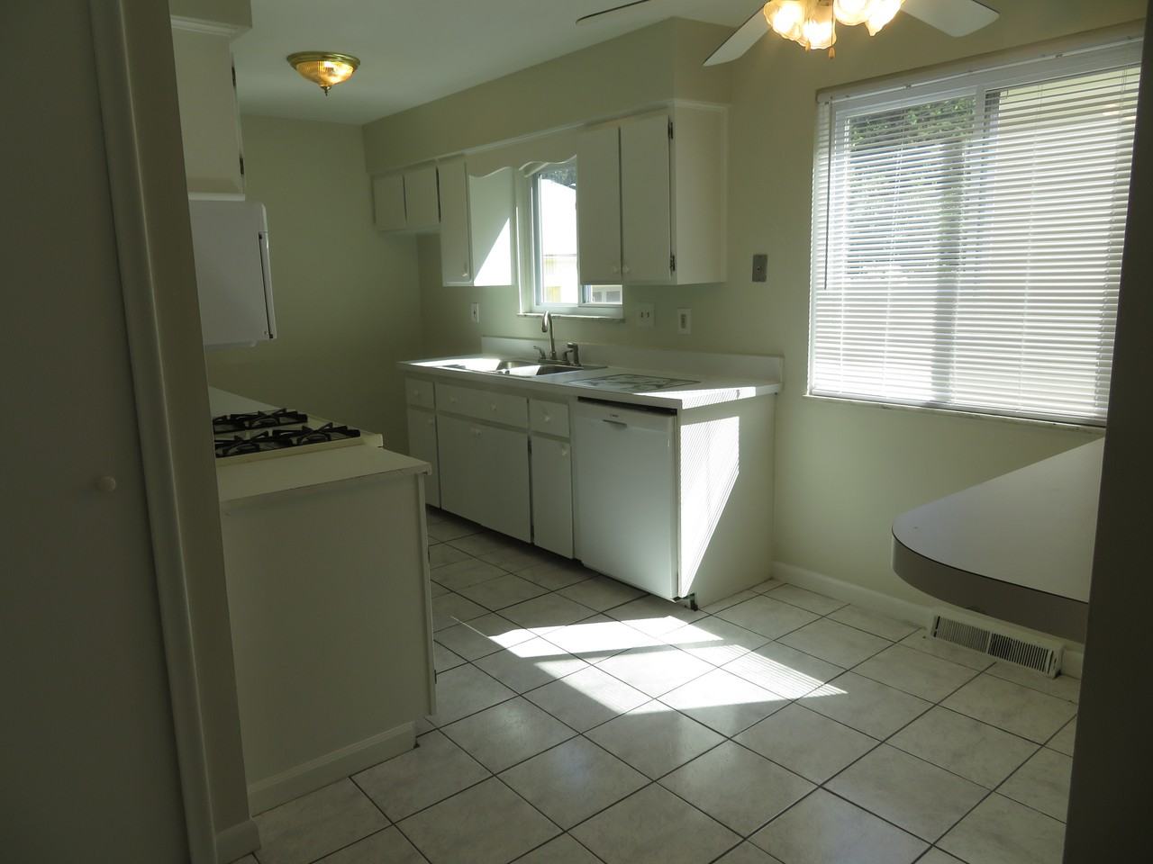8395 Harding - Photo 2 of 18