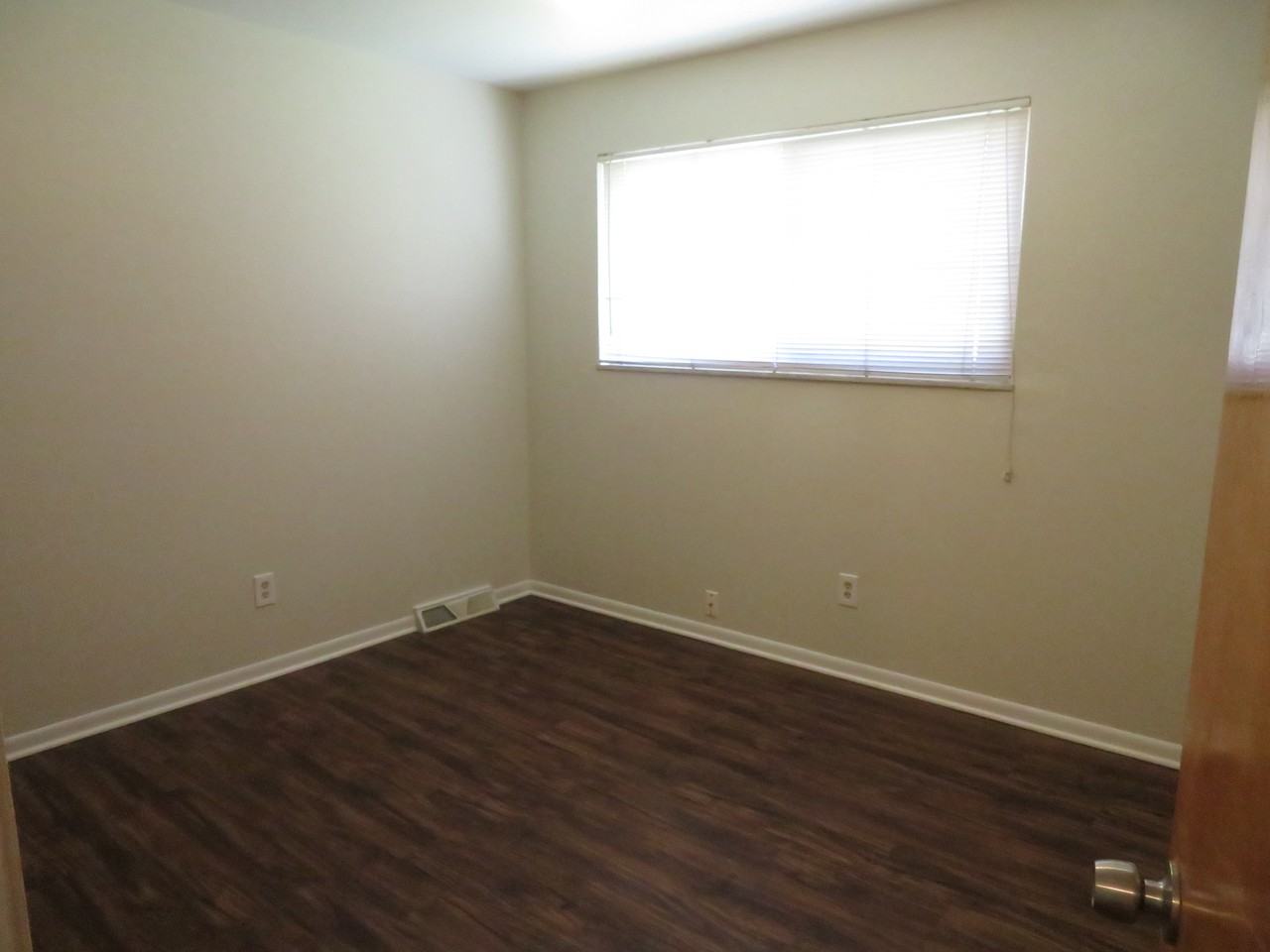 8395 Harding - Photo 3 of 18