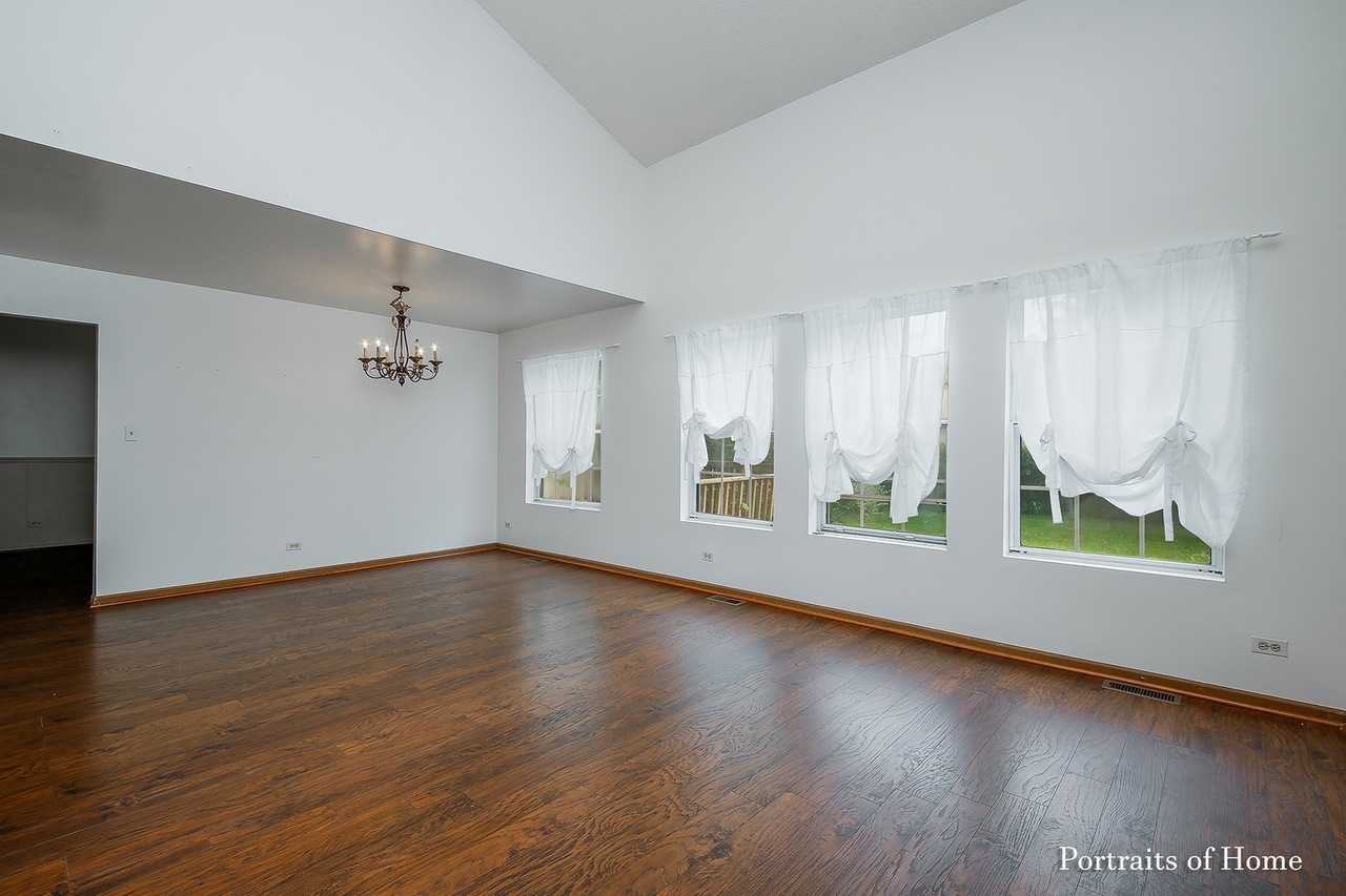 1632 Estate Circle - Photo 2 of 20