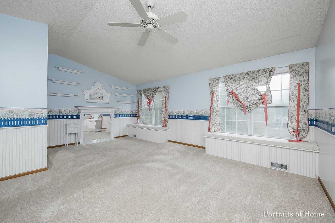 1632 Estate Circle - Photo 3 of 20