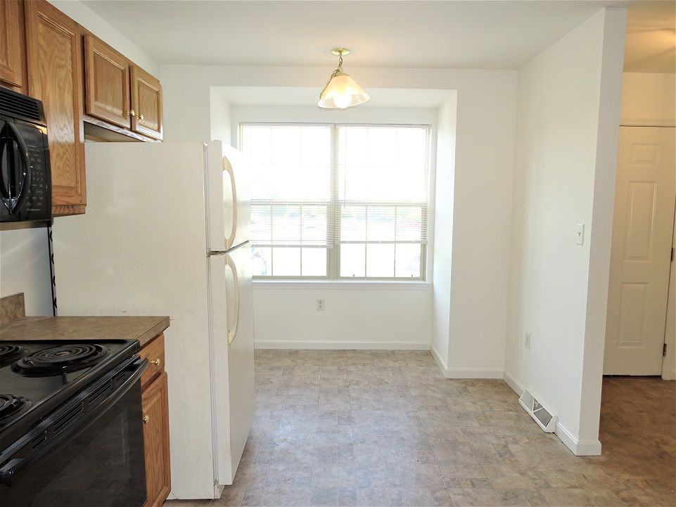 1909 Shady Oak Drive - Photo 2 of 15