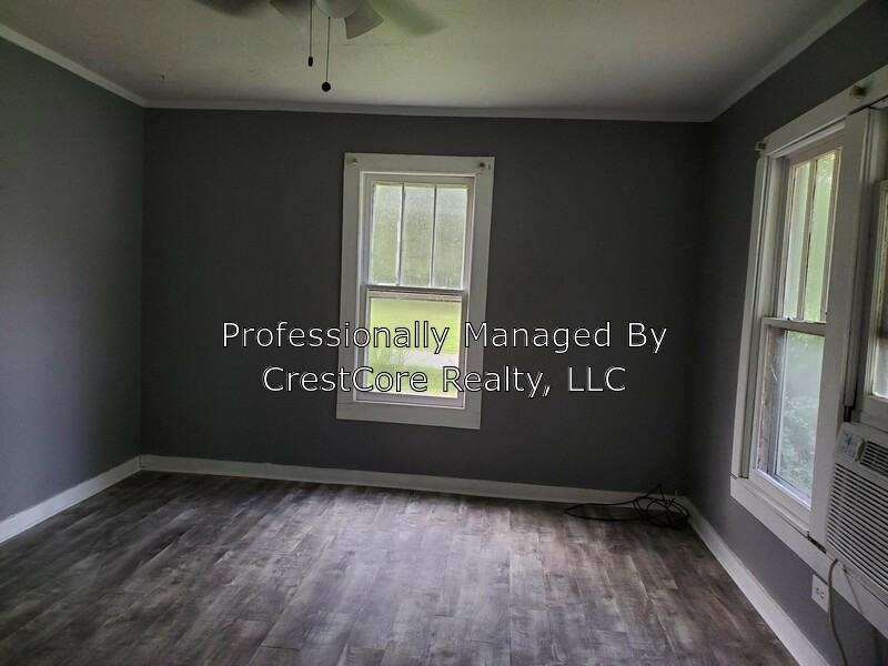 320 Woodlawn Ave - Photo 2 of 5