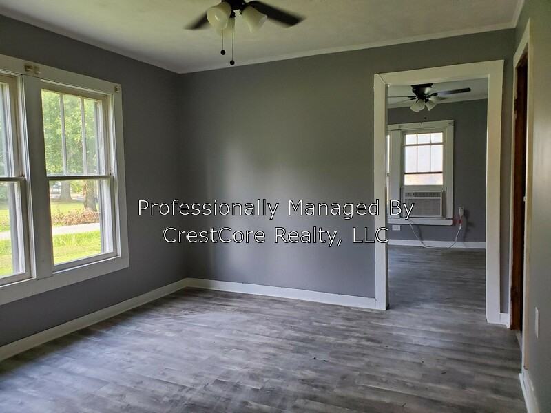 320 Woodlawn Ave - Photo 3 of 5