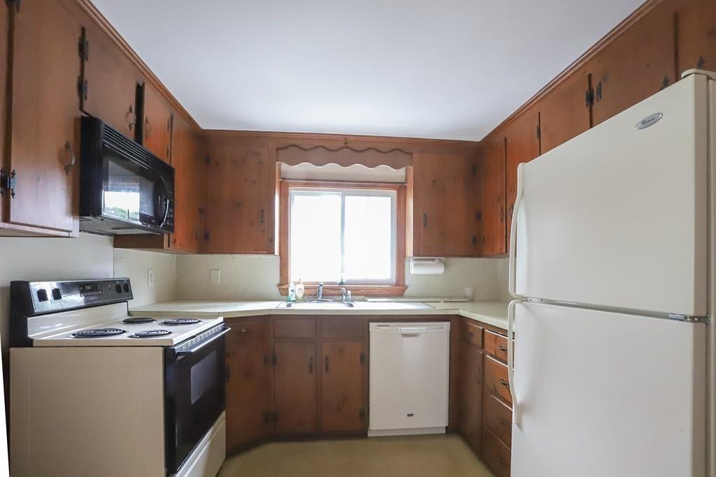 32 Summer St - Photo 3 of 16