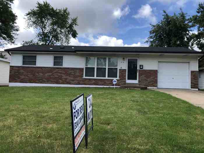 516 Holiday Avenue, Hazelwood, MO 63042 3 Bedroom Apartment for Rent