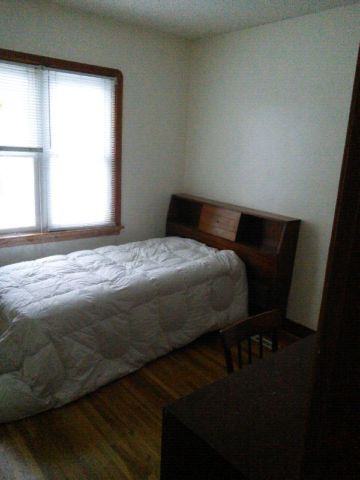 11853 95A Street Northwest - Photo 3 of 7