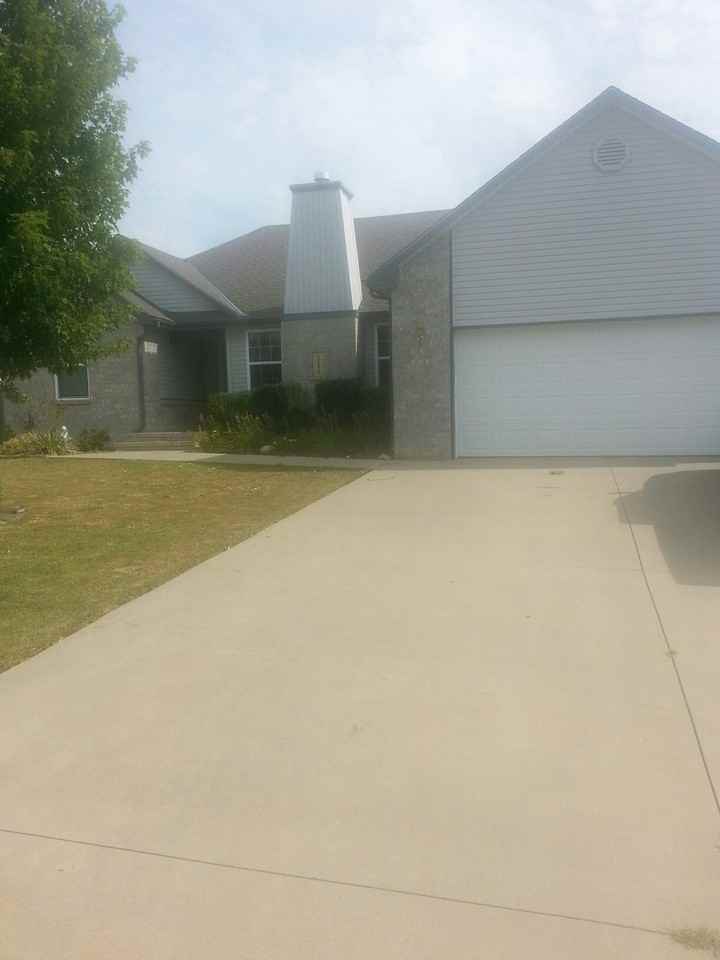 1101 E 7th St - Photo 2 of 22