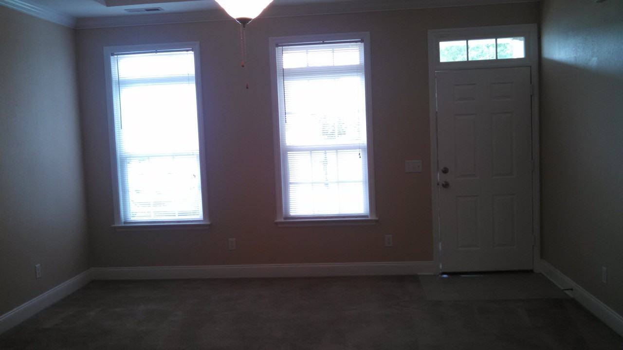 432 Heritage Dr - Photo 3 of 10