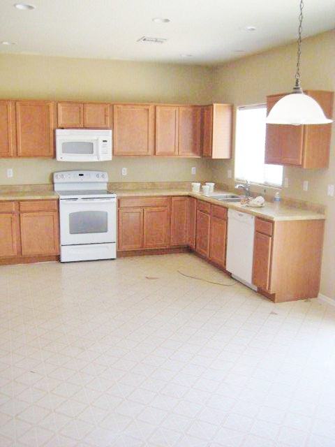 20853 E Founders Rd - Photo 3 of 10