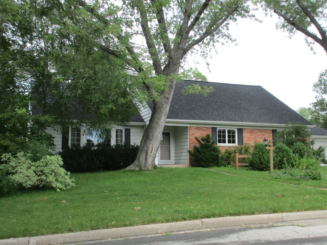 190 Rosemont Dr - Photo 2 of 10