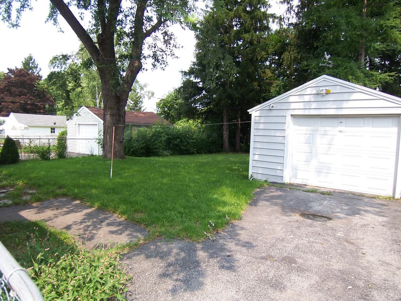 74 Cimarron Dr - Photo 2 of 7
