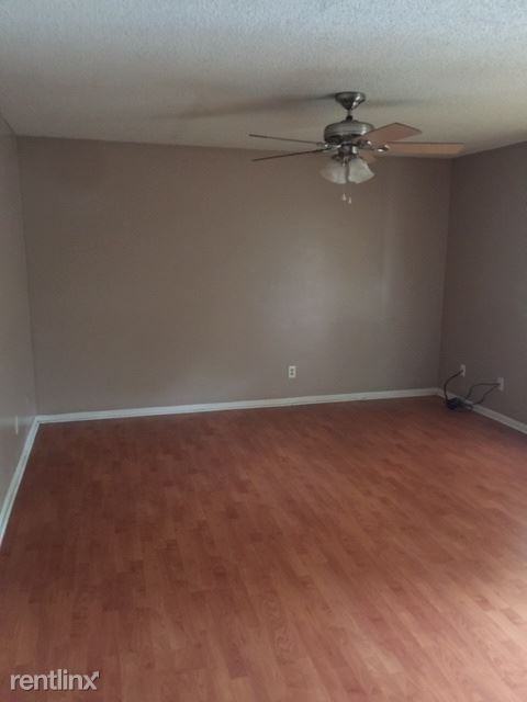 500 S Monmouth Ave 11 - Photo 2 of 9