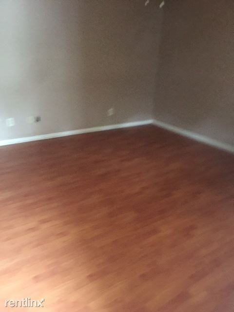 500 S Monmouth Ave 11 - Photo 3 of 9