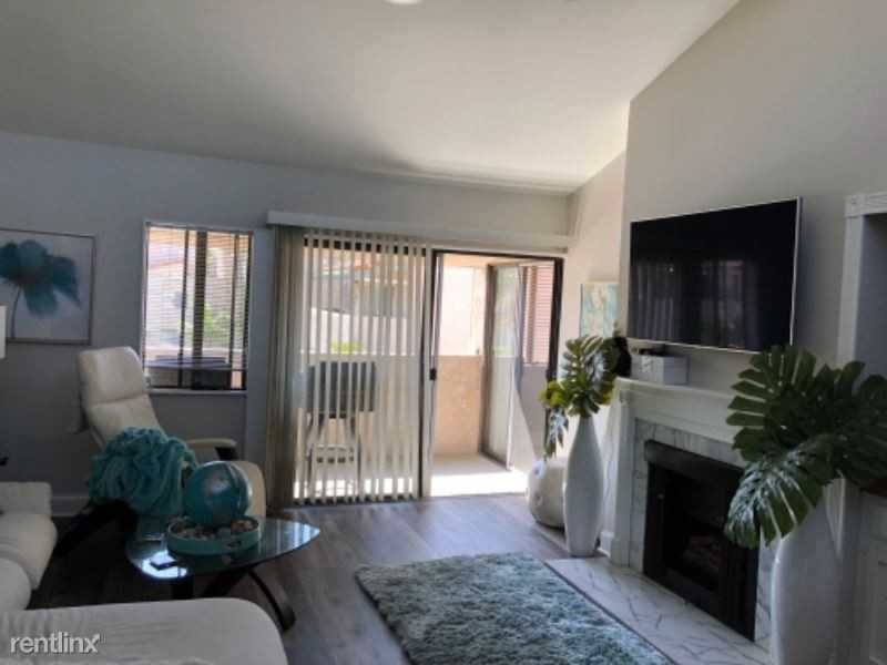 2625 Pirineos Way 320 - Photo 3 of 10