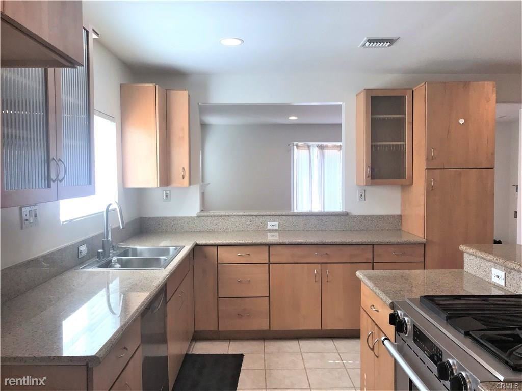 2175 Paloma St - Photo 3 of 10