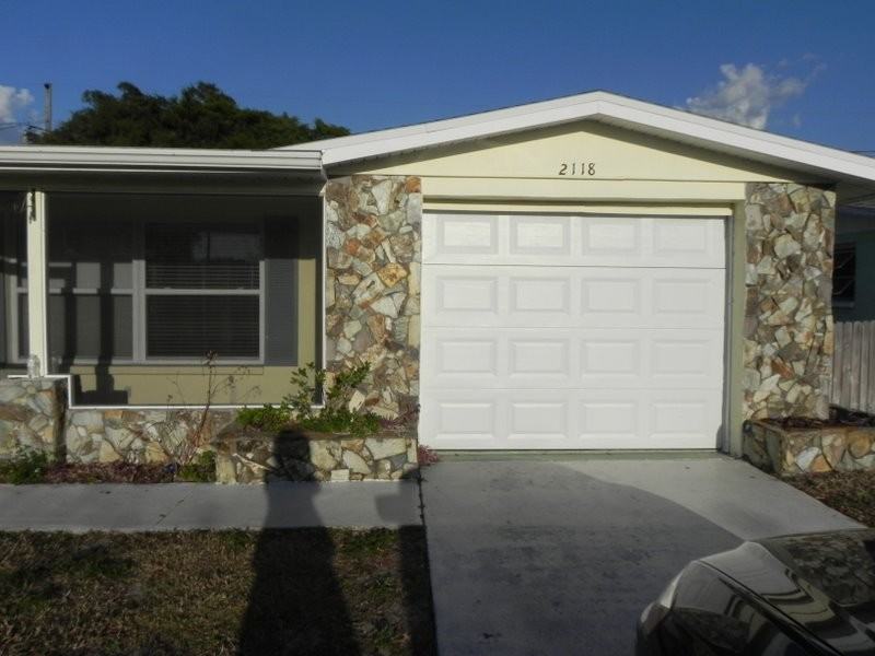 2118 Maureen Dr - Photo 2 of 11