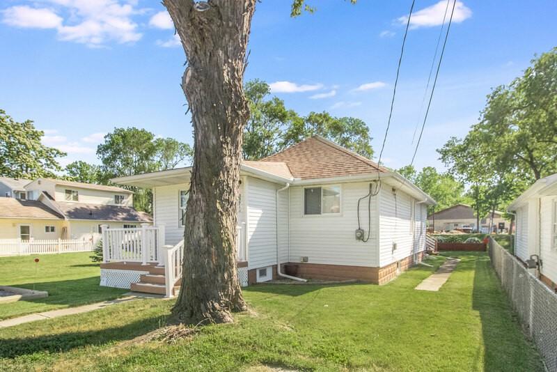 35711 Leland St - Photo 2 of 20