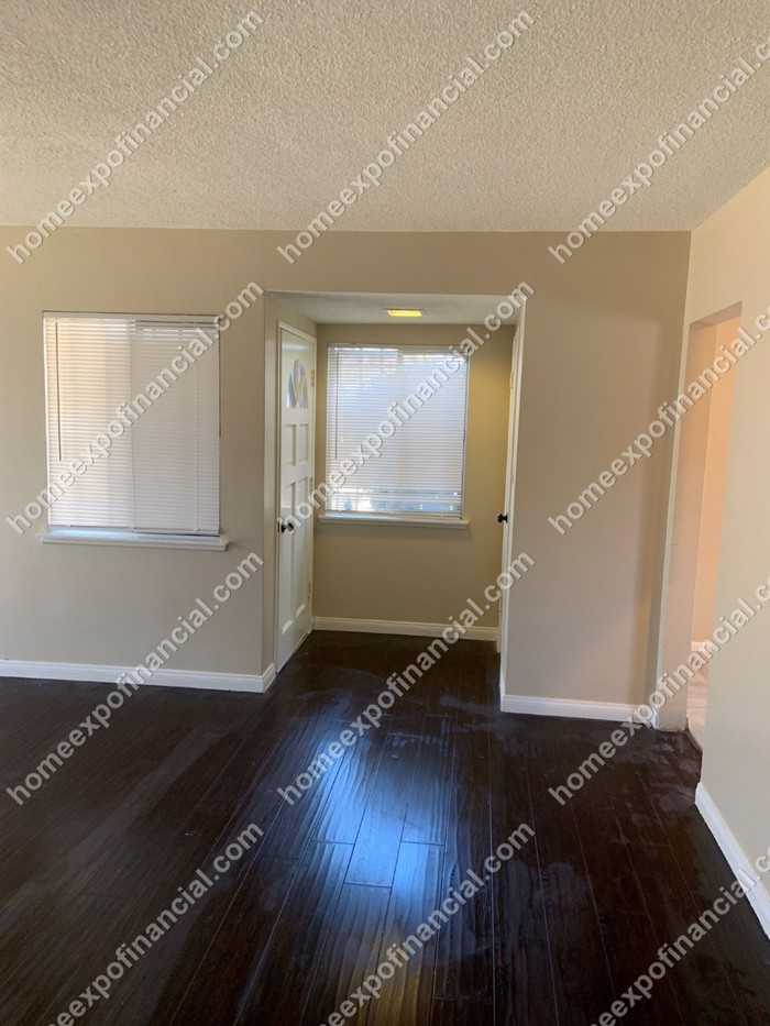 14425 South Clymar Avenue - Photo 3 of 19