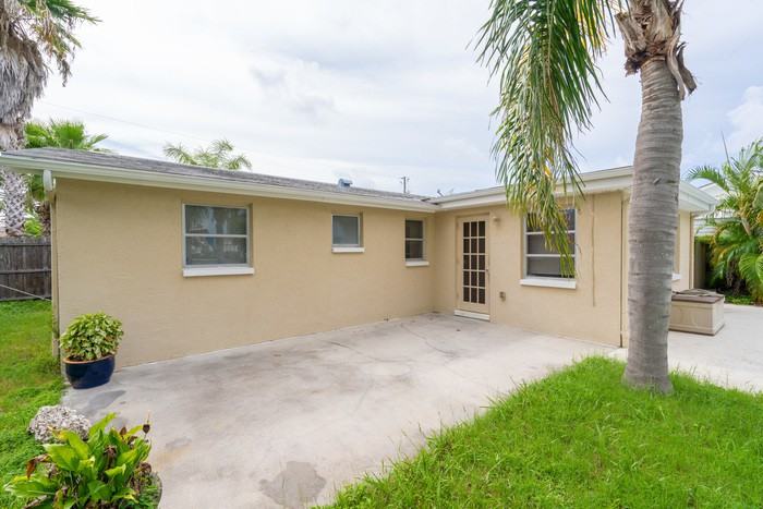 13818 Malcolm Avenue - Photo 3 of 22