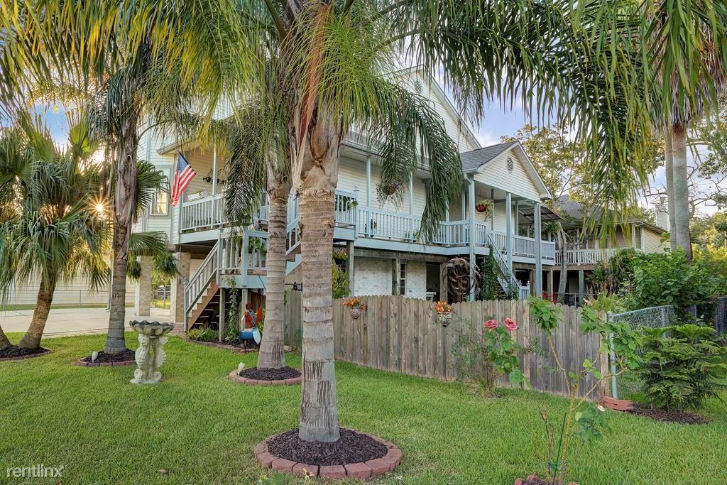 920 Grove Rd - Photo 2 of 8