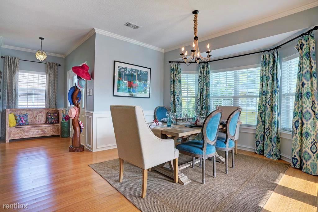 920 Grove Rd - Photo 3 of 8