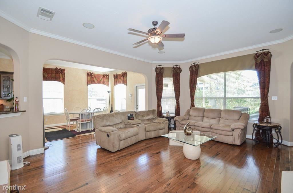 7910 Emerald Haven Dr - Photo 2 of 10