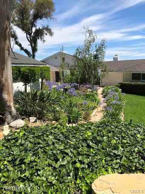 8 Pine Tree Ln - Photo 2 of 11